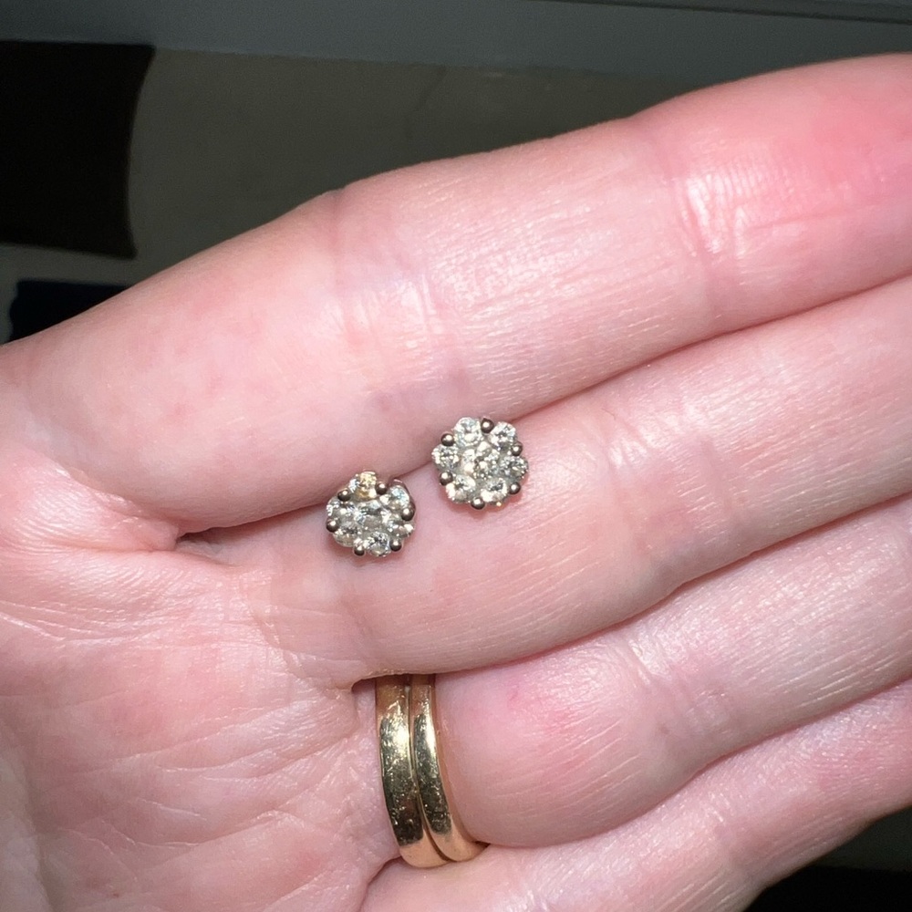 White gold diamond earrings - Picture 3 of 8